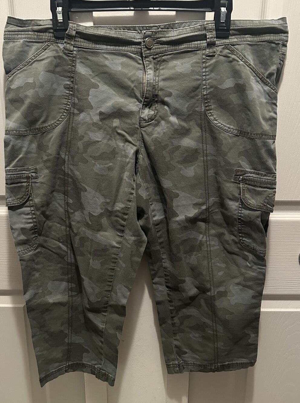 Camouflage Cargo Capri Pants Faded Glory Women’s Size 16
